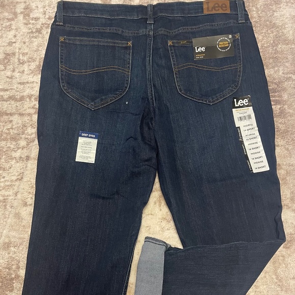 Lee Denim - NWT Lee Women’s Straight Leg Mid Rise Jean